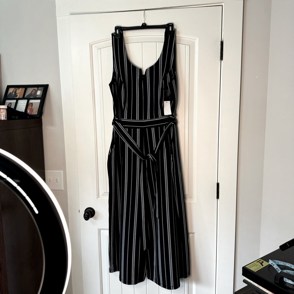 BlackTape Women’s Jumper brand new with tags. Black/white.